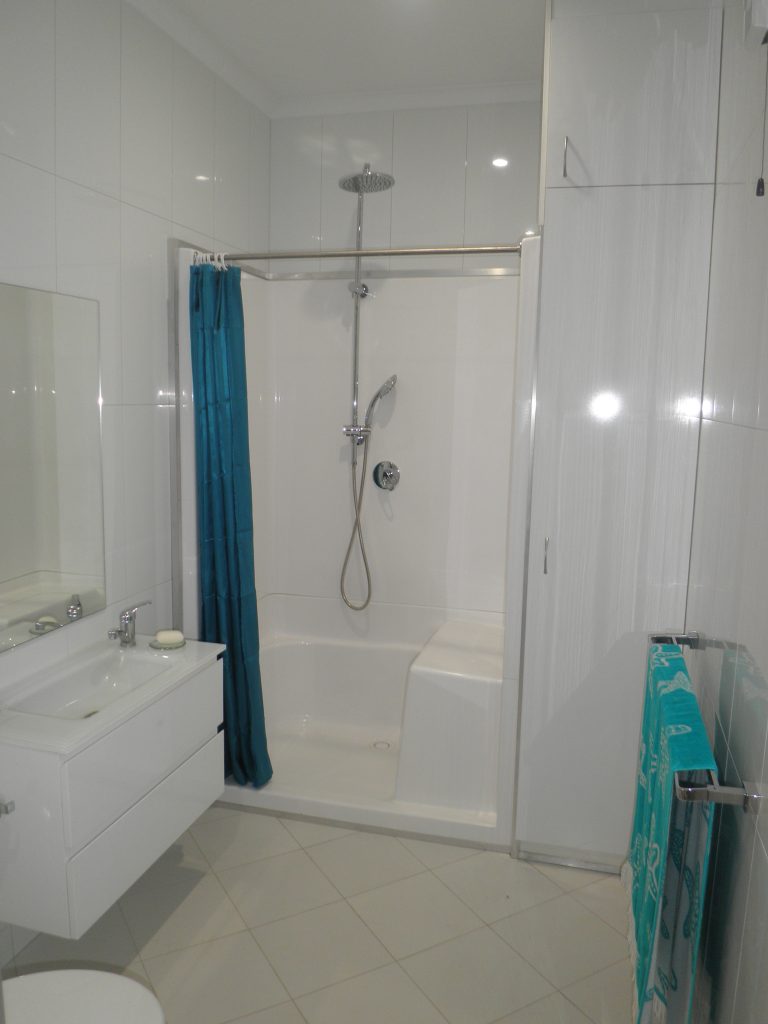 Shower Cubicles For Rvs Kitty 1pc Shower Cubicle 780mm x 760mm x 1900mm RV – Flair Showers